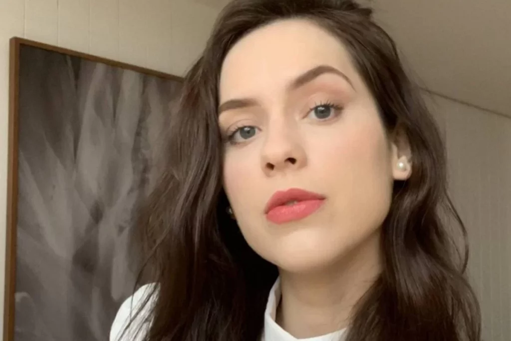 Imagem com Sophia Abrahão